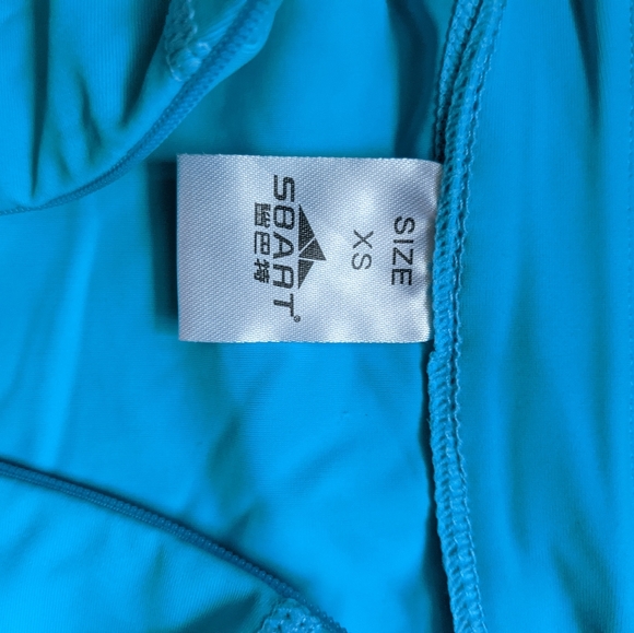 NWOT Long sleeve Rashguard - Picture 2 of 3